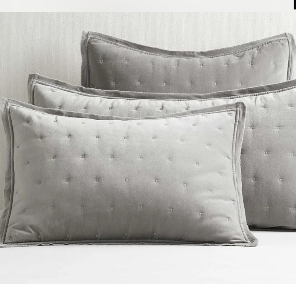 Pottery Barn Velvet Tufted
Quilted Euro 2/Shams  Dark Smoke Gray